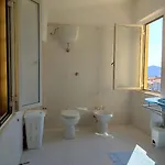 Дом отдыха Family & Friends - 1 - Second Floor - Shared Bathroom