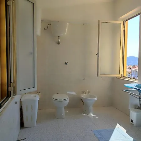 Nyaraló Family&friends 5 - Valley View - Double-bed & Sofa Bed - Scenic Landscapes - Cozy Rest Area - Minutes From The Sea & - No Aircon & Shared Bathroom