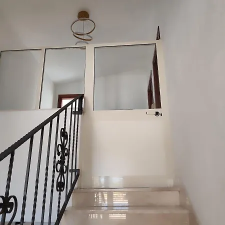 Family & Friends - 1 - Second Floor - Shared Bathroom * Гальтелли