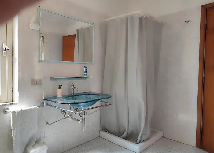 Family & Friends - 1 - Second Floor - Shared Bathroom * Galtellì